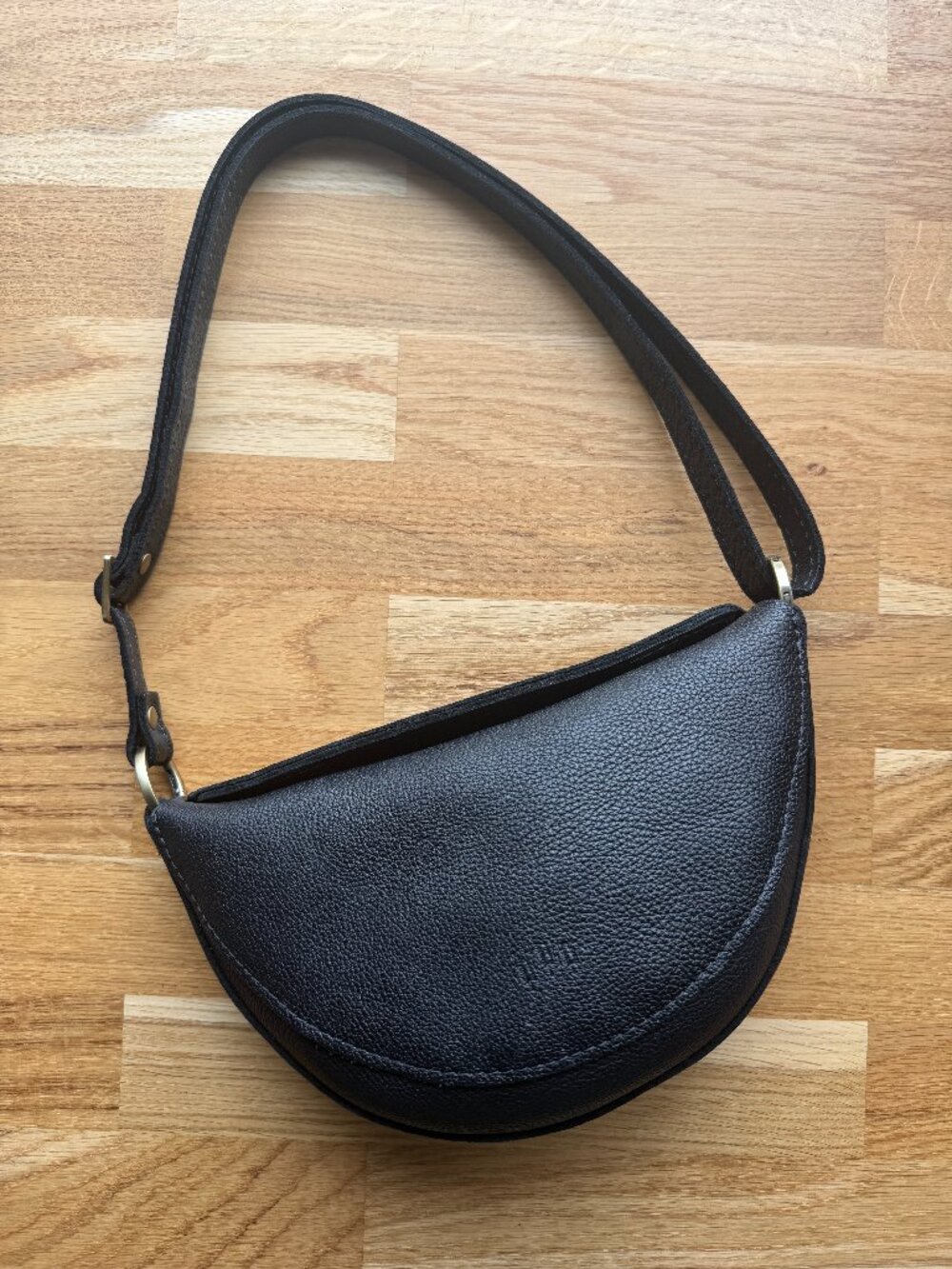 Portland Leather Goods Small Koala Sling Bag – Pebbled Black